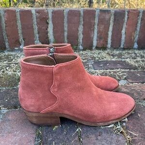 Gorgeous FRYE ankle booties